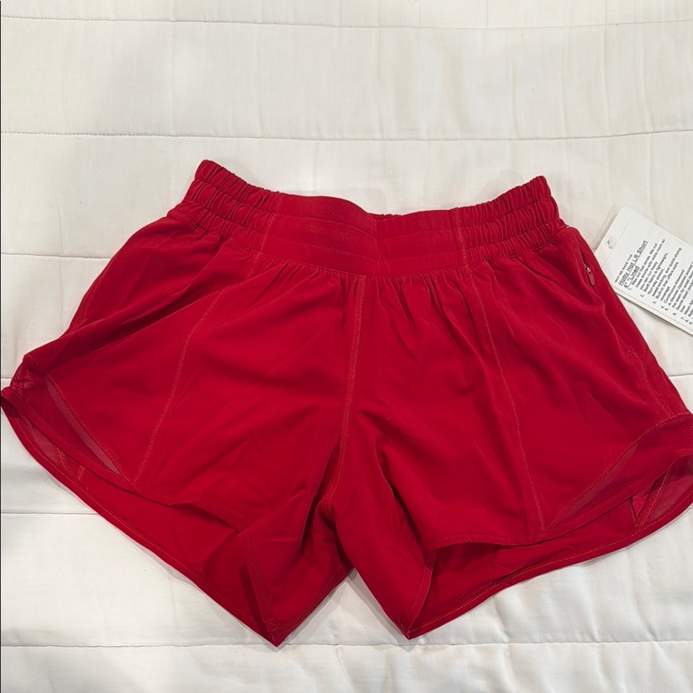 Lululemon Hotty Hot Low rise Short 4” Lined size 4 NWT